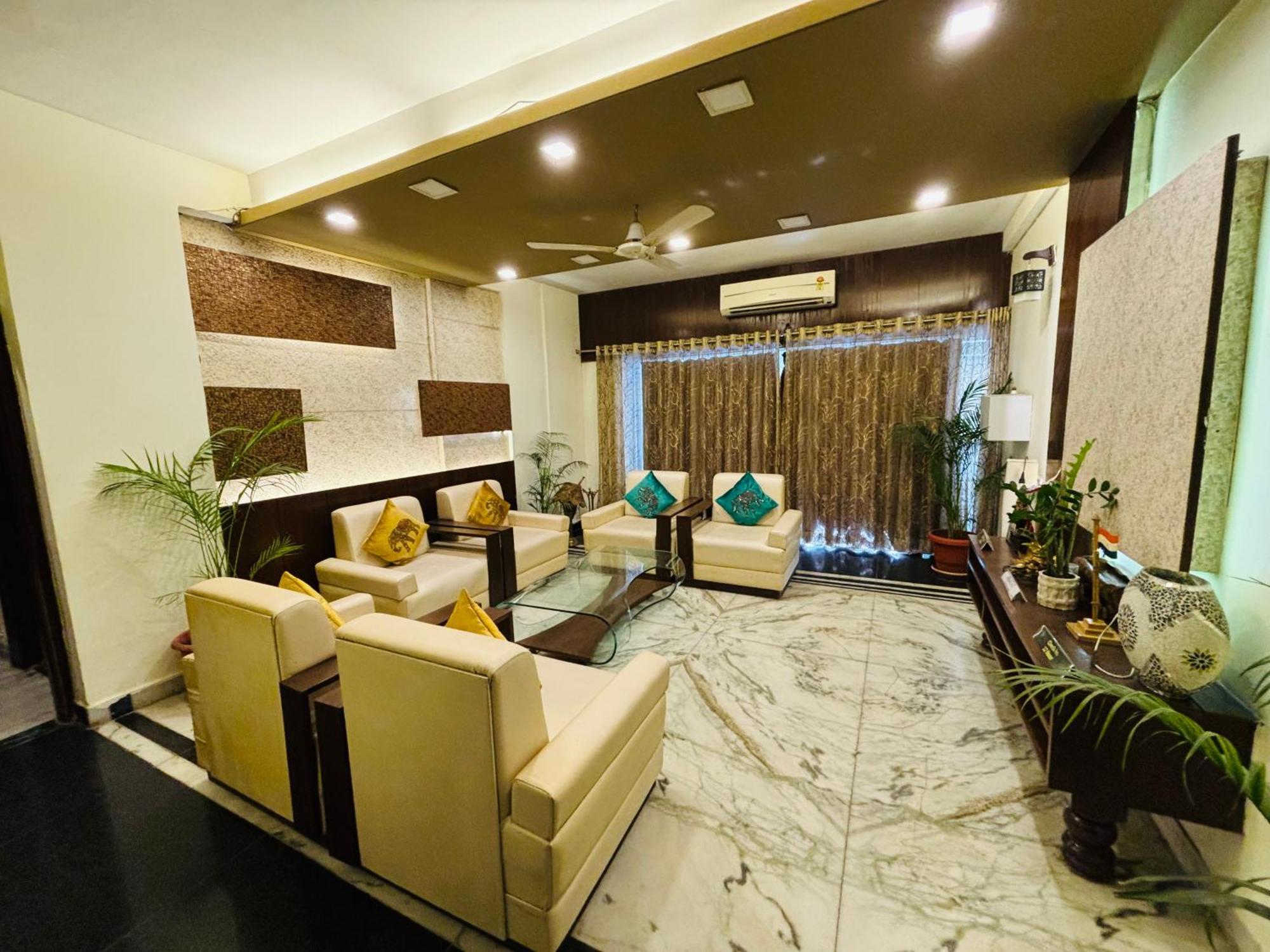 Royal Palms Luxury Service Apartment Нагпур Экстерьер фото
